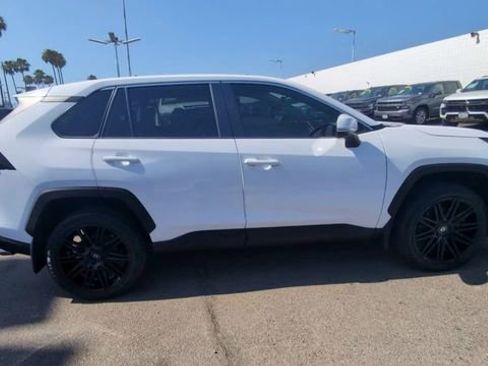 Used 2022 Toyota RAV4 LE AWD/4WD image 9