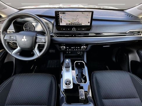 Used 2025 Mitsubishi Outlander ES image 8