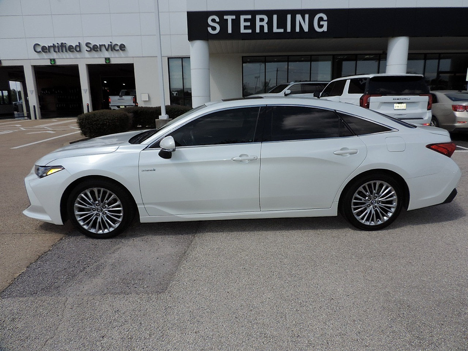 Used 2019 Toyota Avalon Limited FWD image 8