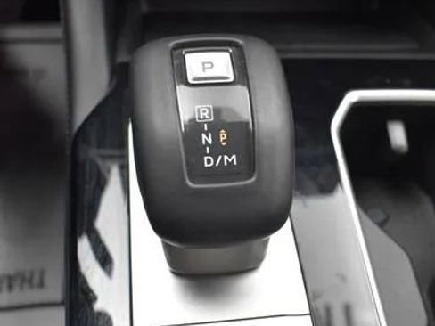 Used 2025 Mitsubishi Outlander SE image 36