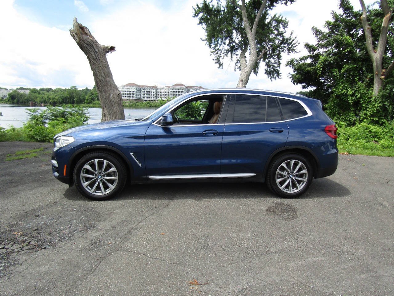 Used 2019 BMW X3 xDrive30i AWD/4WD image 3