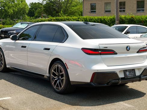 Used 2024 BMW 740i xDrive w/ Premium Package 2 AWD/4WD image 5