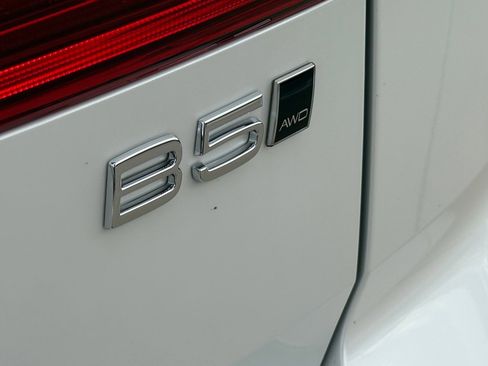 New 2026 Volvo XC60 B5 Ultra w/ Protection Package Premier image 9