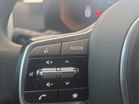 Certified 2025 Kia Sorento LX FWD image 24