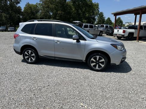 Used 2017 Subaru Forester 2.5i Premium w/ All-Weather Package image 4