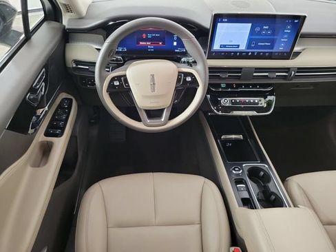 Used 2023 Lincoln Corsair FWD image 9