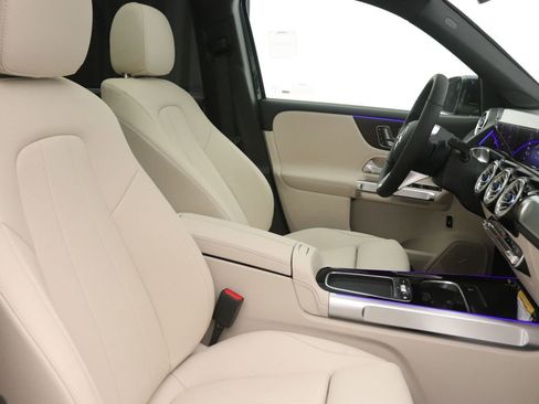 New 2026 Mercedes-Benz GLB 250 image 9