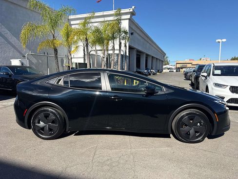 Used 2025 Toyota Prius LE FWD image 2