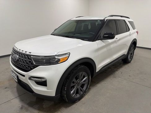 Used 2023 Ford Explorer XLT w/ Equipment Group 202A image 7