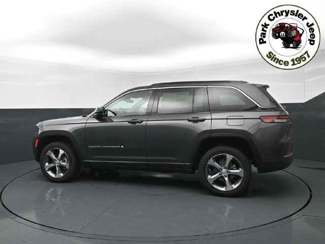 New 2026 Jeep Grand Cherokee Limited w/ Trailer Tow Package AWD/4WD image 3