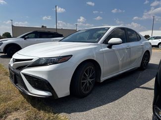 Used 2021 Toyota Camry SE image 1