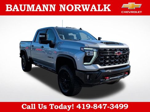Used 2025 Chevrolet Silverado 2500 ZR2 w/ Technology Package AWD/4WD image 1