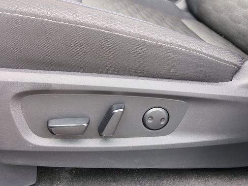 Used 2025 Nissan Pathfinder SV FWD image 12