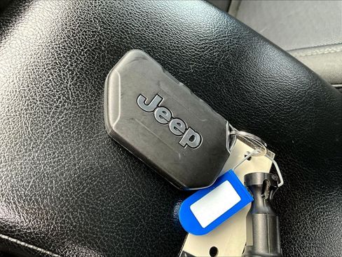 Used 2022 Jeep Gladiator Sport AWD/4WD image 35