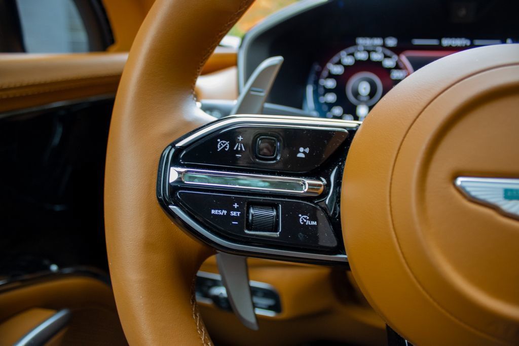 Used 2025 Aston Martin DBX 707 AWD/4WD image 18