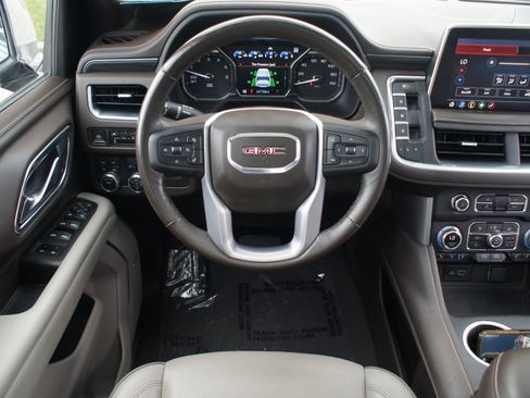 Used 2021 GMC Yukon SLT w/ SLT Premium Package AWD/4WD image 5