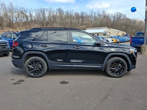 Used 2023 GMC Terrain SLE w/ Driver Convenience Package image 12