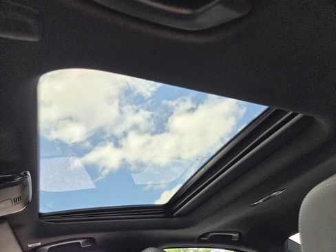 Used 2023 BMW 330i Sedan w/ Premium Package image 20