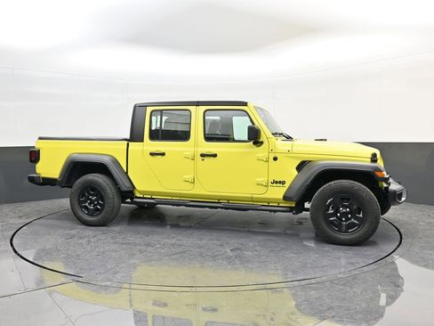 Used 2023 Jeep Gladiator Sport image 9