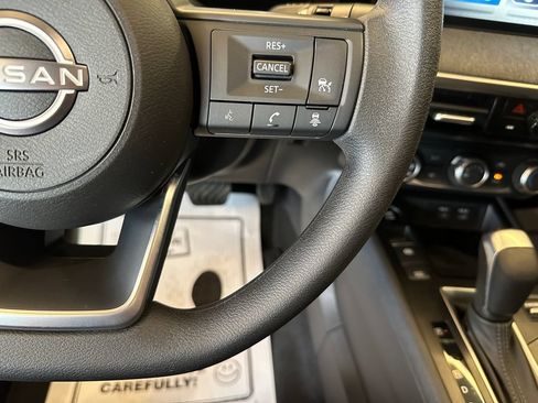 Used 2025 Nissan Kicks SV FWD image 12
