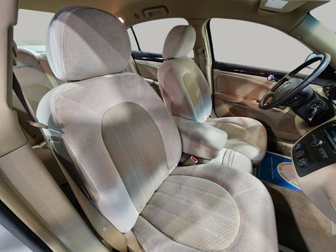 Used 2011 Buick Lucerne CX image 23