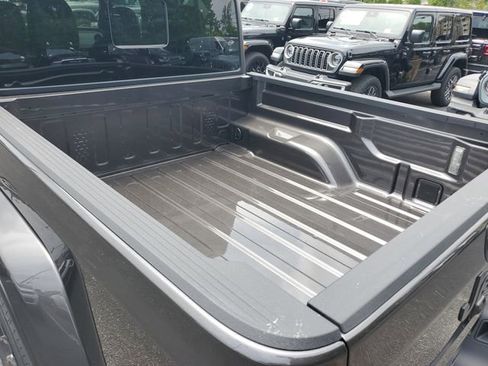 New 2025 Jeep Gladiator Sport image 10