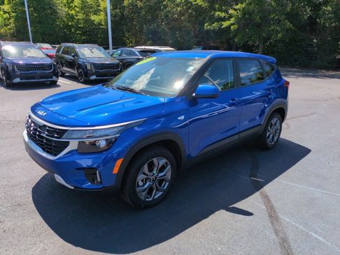 Used 2024 Kia Seltos LX AWD/4WD image 3