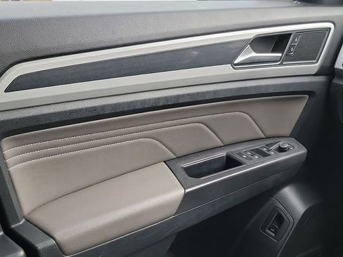 Used 2022 Volkswagen Atlas Cross Sport SEL R-Line image 22