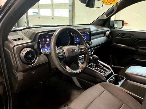Used 2023 Chevrolet Colorado Trail Boss image 8