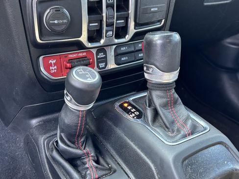 Used 2021 Jeep Wrangler Unlimited Rubicon AWD/4WD image 26