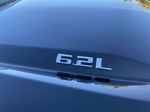 Used 2020 Chevrolet Silverado 1500 High Country w/ Technology Package image 3