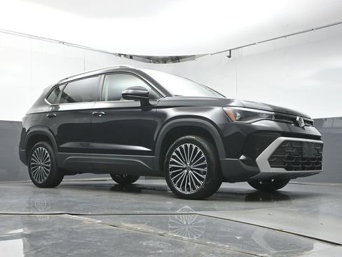 Used 2025 Volkswagen Taos SE FWD image 38