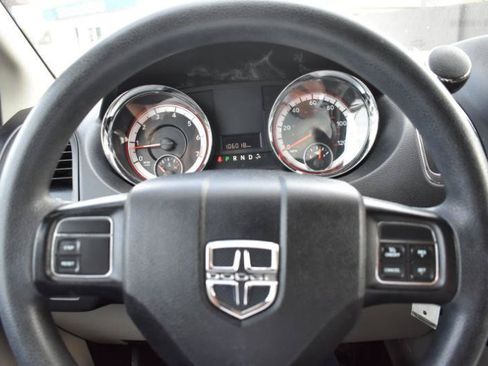 Used 2016 Dodge Grand Caravan SXT FWD image 19