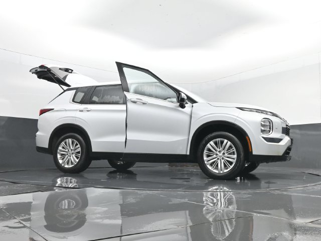 Used 2024 Mitsubishi Outlander ES AWD/4WD image 35