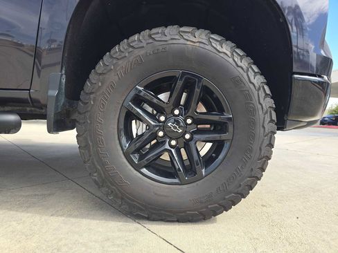 Used 2024 Chevrolet Silverado 1500 LT Trail Boss w/ Convenience Package II image 9