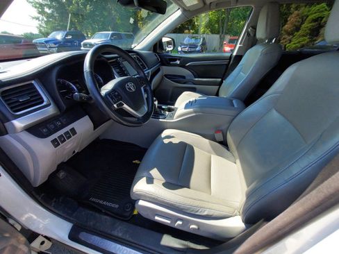 Used 2018 Toyota Highlander Limited Platinum AWD/4WD image 7