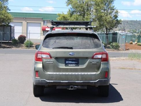 Used 2017 Subaru Outback 3.6R Touring AWD/4WD image 5