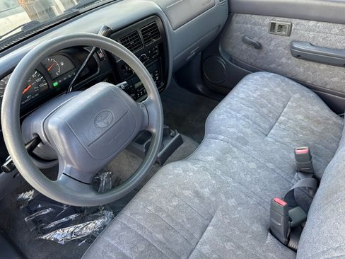 Used 2000 Toyota Tacoma Base image 10