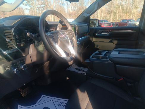 Used 2024 GMC Sierra 1500 SLE w/ Preferred Package image 9