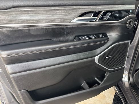 Used 2023 Jeep Wagoneer Series II w/ Premium Group I image 9