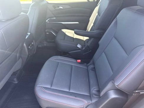 Used 2024 Chevrolet Traverse Z71 w/ Enhanced Driving Package AWD/4WD image 37