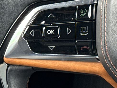 Used 2023 Jeep Grand Cherokee L Summit AWD/4WD image 18