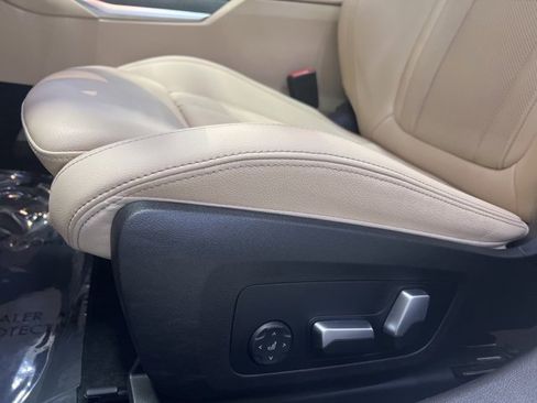 Used 2023 BMW 330i xDrive 330i xDrive w/ Driving Assistance Package image 25