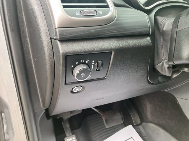Used 2019 Jeep Grand Cherokee Laredo AWD/4WD image 15