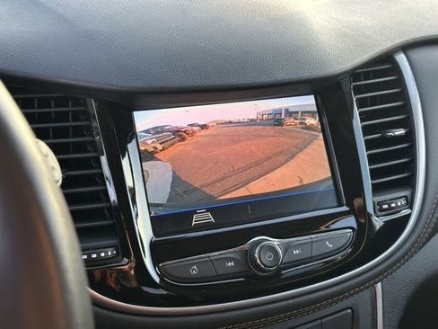 Certified 2022 Chevrolet Trax LT w/ LT Convenience Package image 10