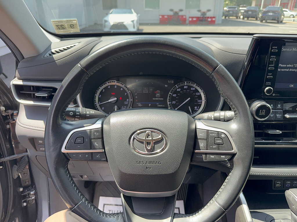 Used 2022 Toyota Highlander XLE AWD/4WD image 13