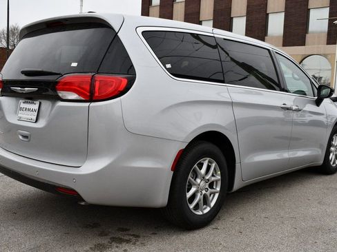 New 2026 Chrysler Voyager LX image 7
