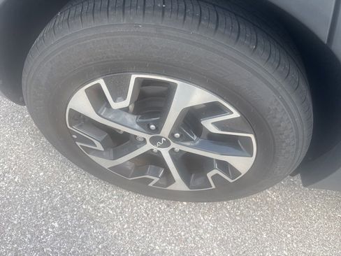 Used 2024 Kia Sportage EX image 9