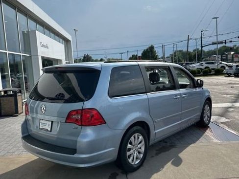 Used 2012 Volkswagen Routan SE FWD image 7