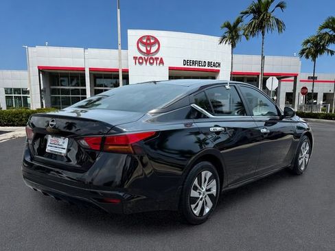 Used 2024 Nissan Altima 2.5 S FWD image 7
